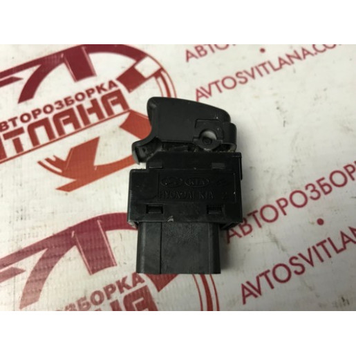 Кнопка стеклоподъемника задняя правая Kia Sorento 2002-2009 935803E100
